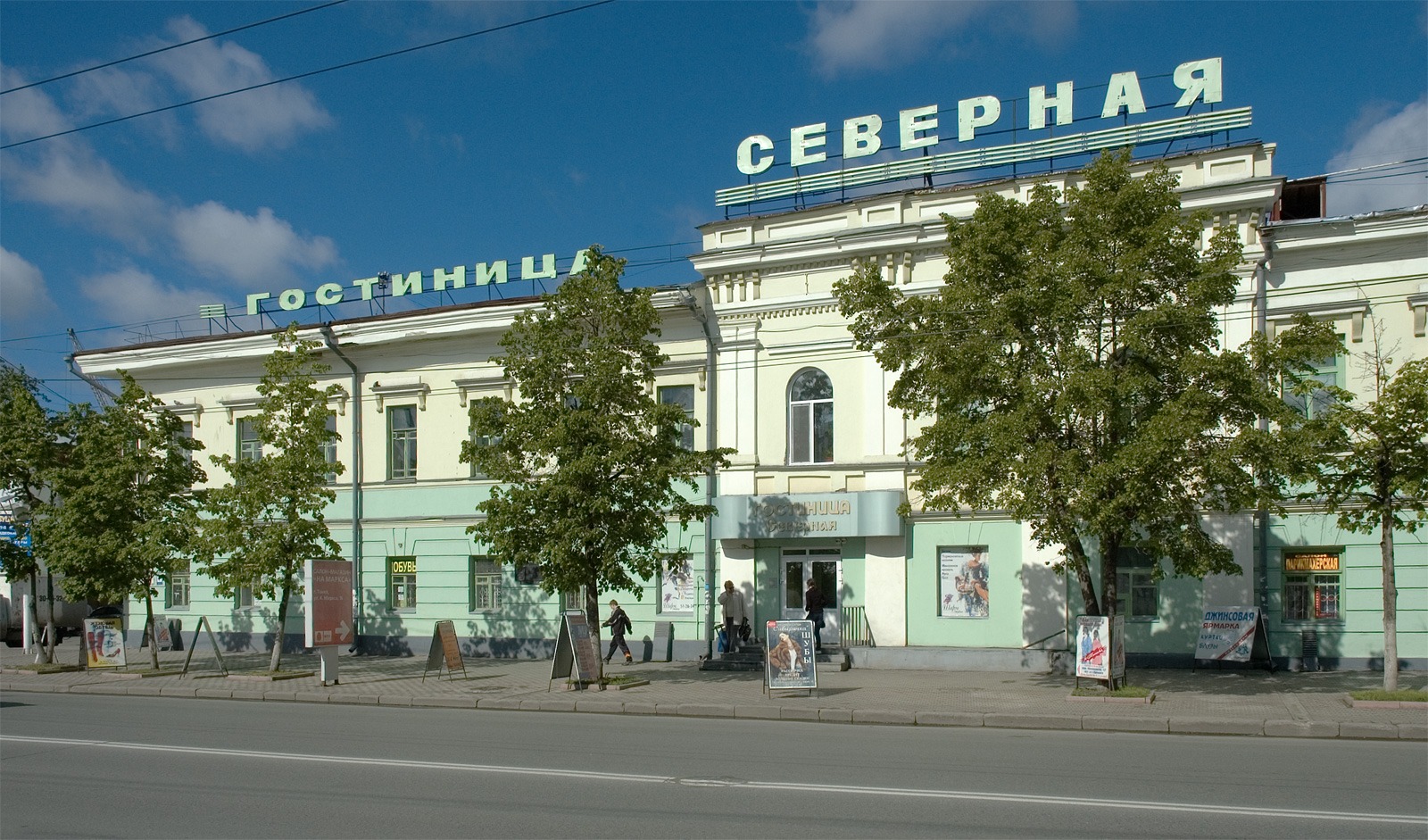 Томские власти попросили федеральные деньги на сохранение Воскресенской церкви в Тогуре и гостиницы «Северной»