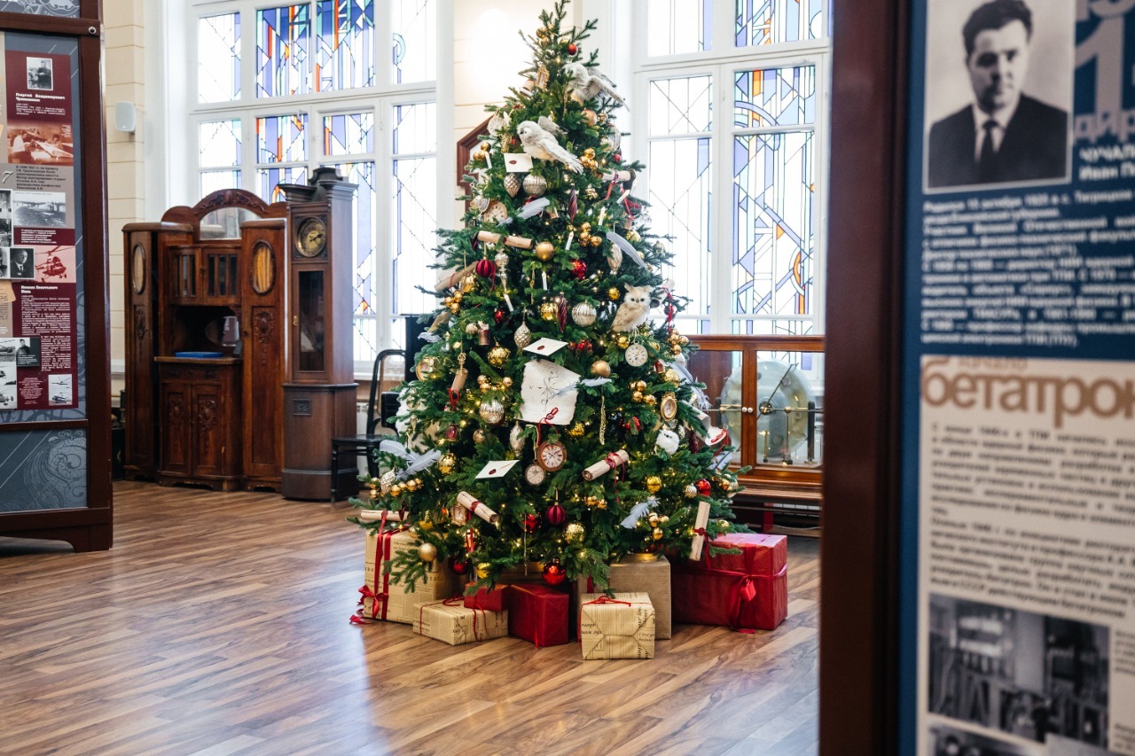 Новый год в библиотеке ТПУ: почта Деда Мороза, мастер-классы и елка