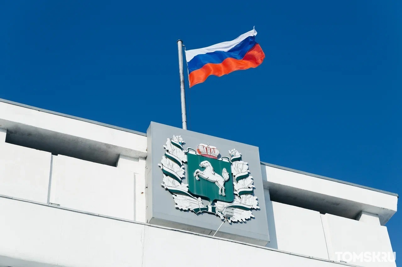 Томских чиновников научат правильно рисовать флаг России