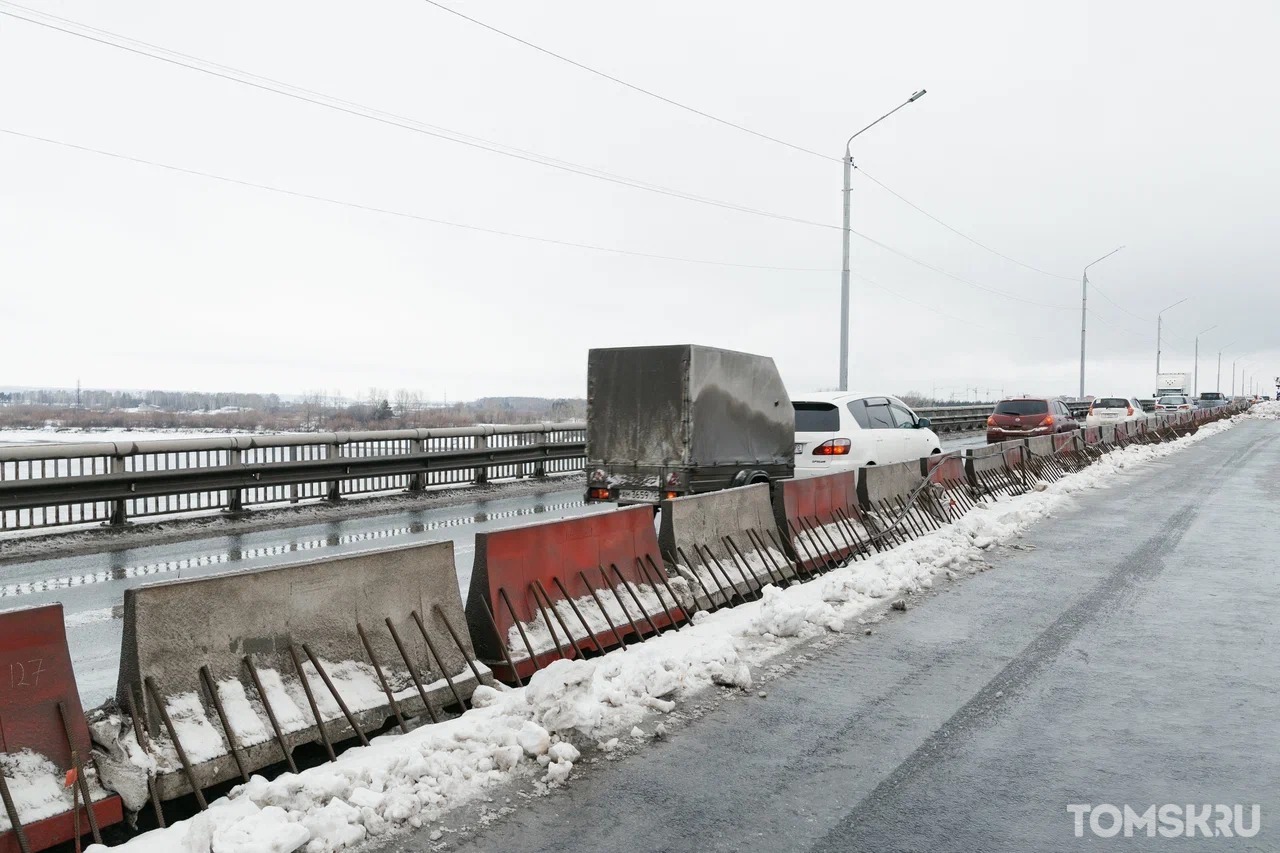 Дефекты на Коммунальном мосту будут устранять каждую ночь до конца недели