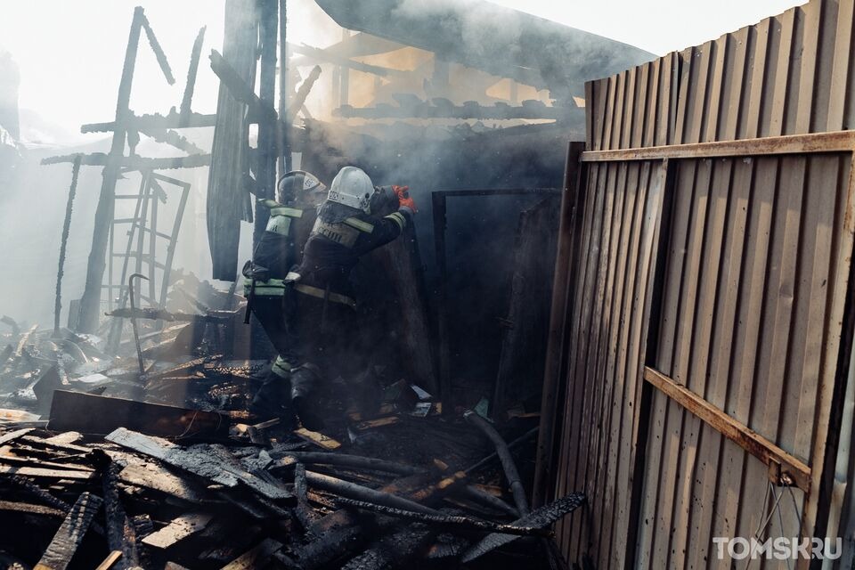 Этим утром в Колпашеве во время пожара заживо сгорел человек