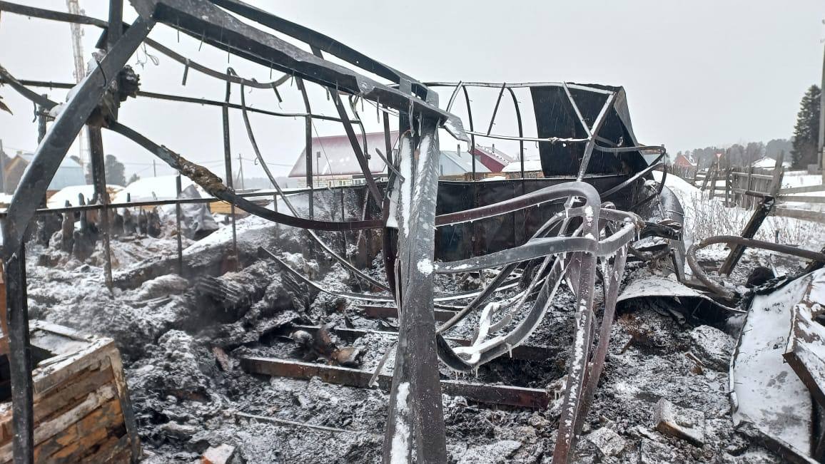 В томской деревне Губино сгорел частный дом, погиб 65-летний мужчина