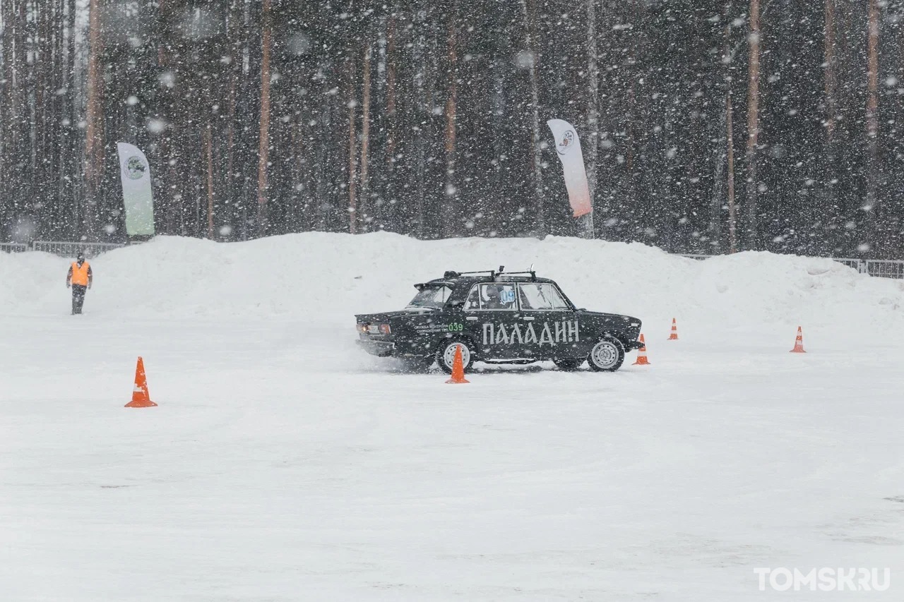 Метель и заносы: соревнования по автомногоборью прошли в Томске
