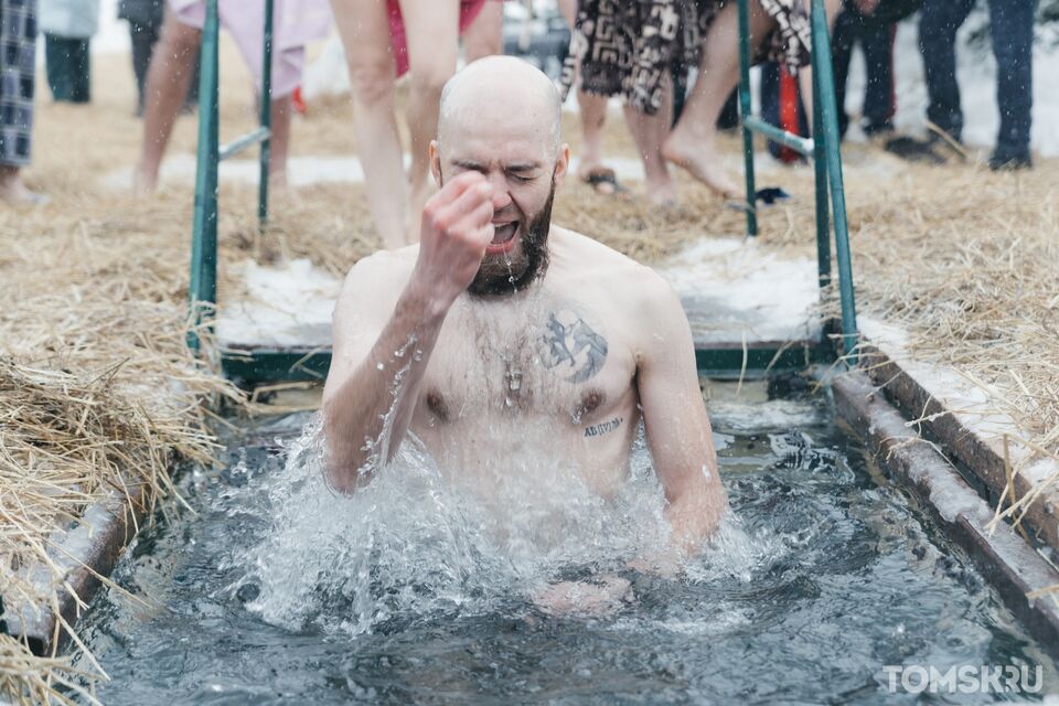 В Томске прошли Крещенские купания. Фоторепортаж