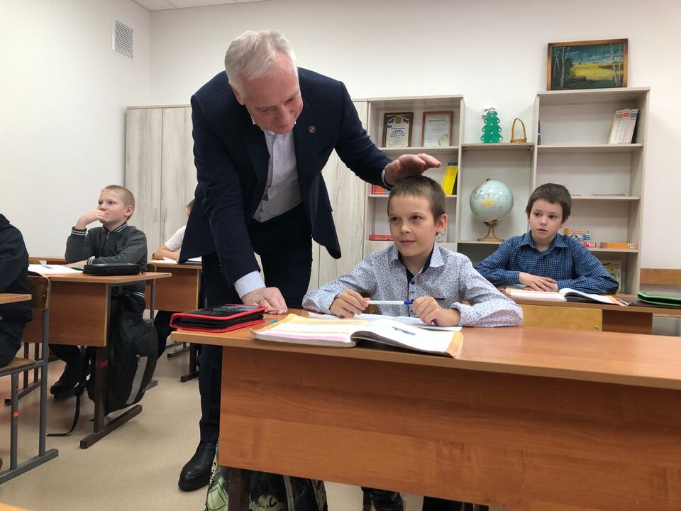 Владимир Мазур посетил сельские школы в Первомайском и Асиновском районах после ремонта