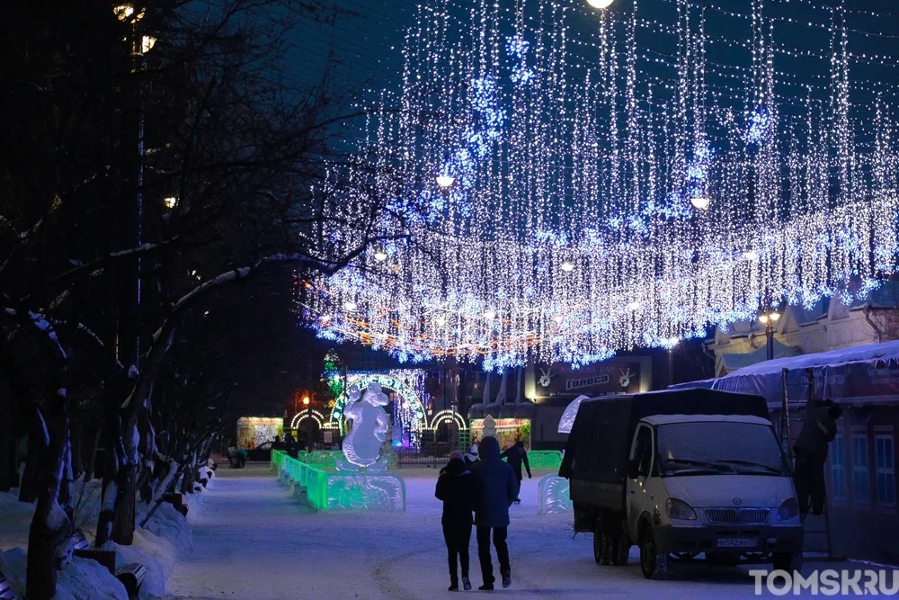 Работу новогодних огней в Томске продлили на две недели