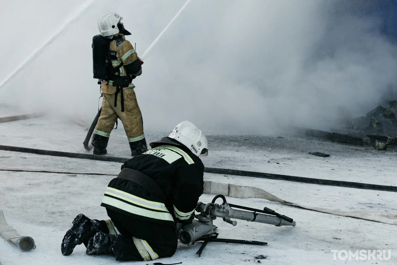 Спасатели потушили пожар в хозкорпусе Межениновской птицефабрики