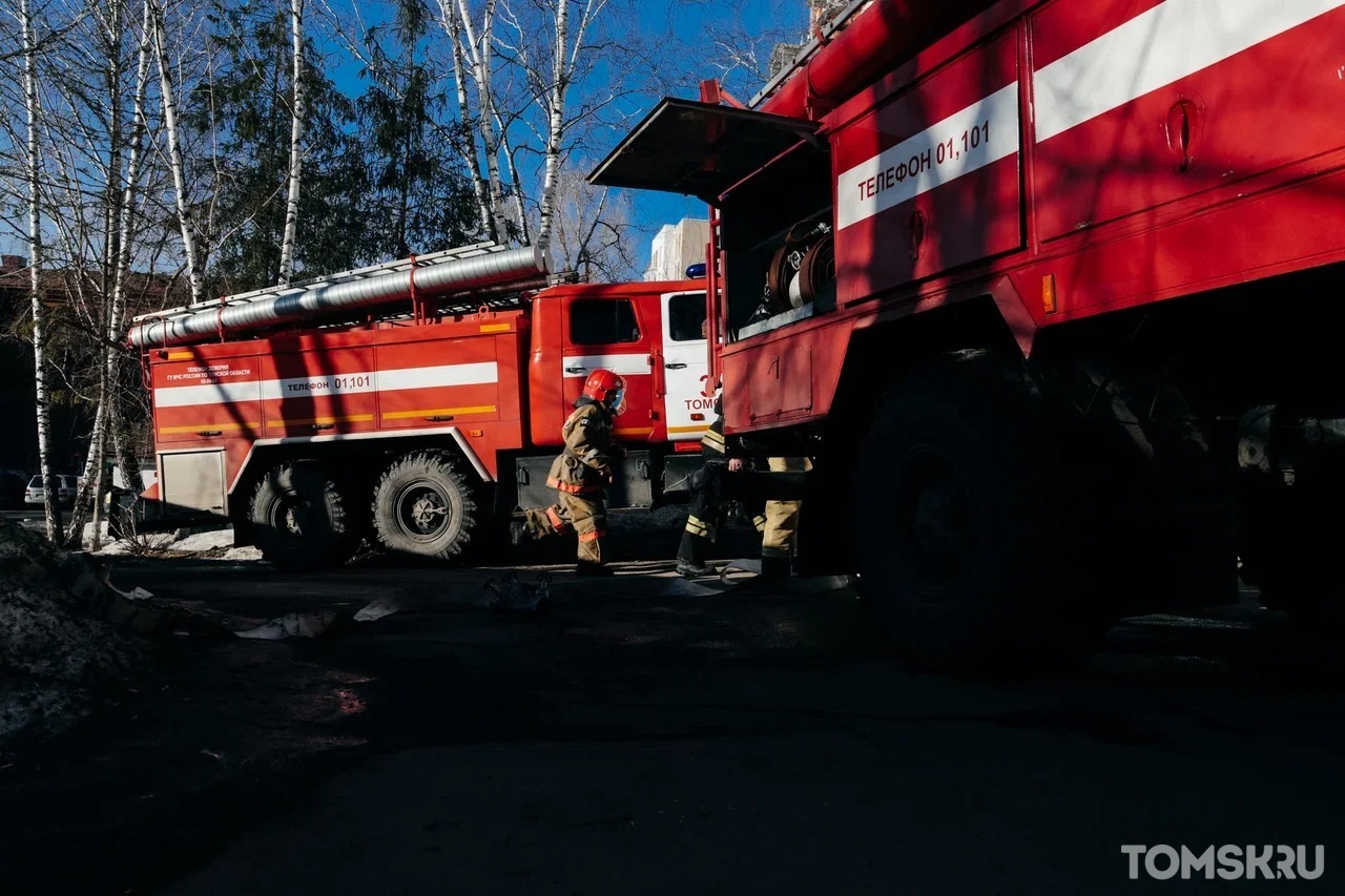 Частный дом площадью 220 квадратных метров загорелся в деревне под Томском 