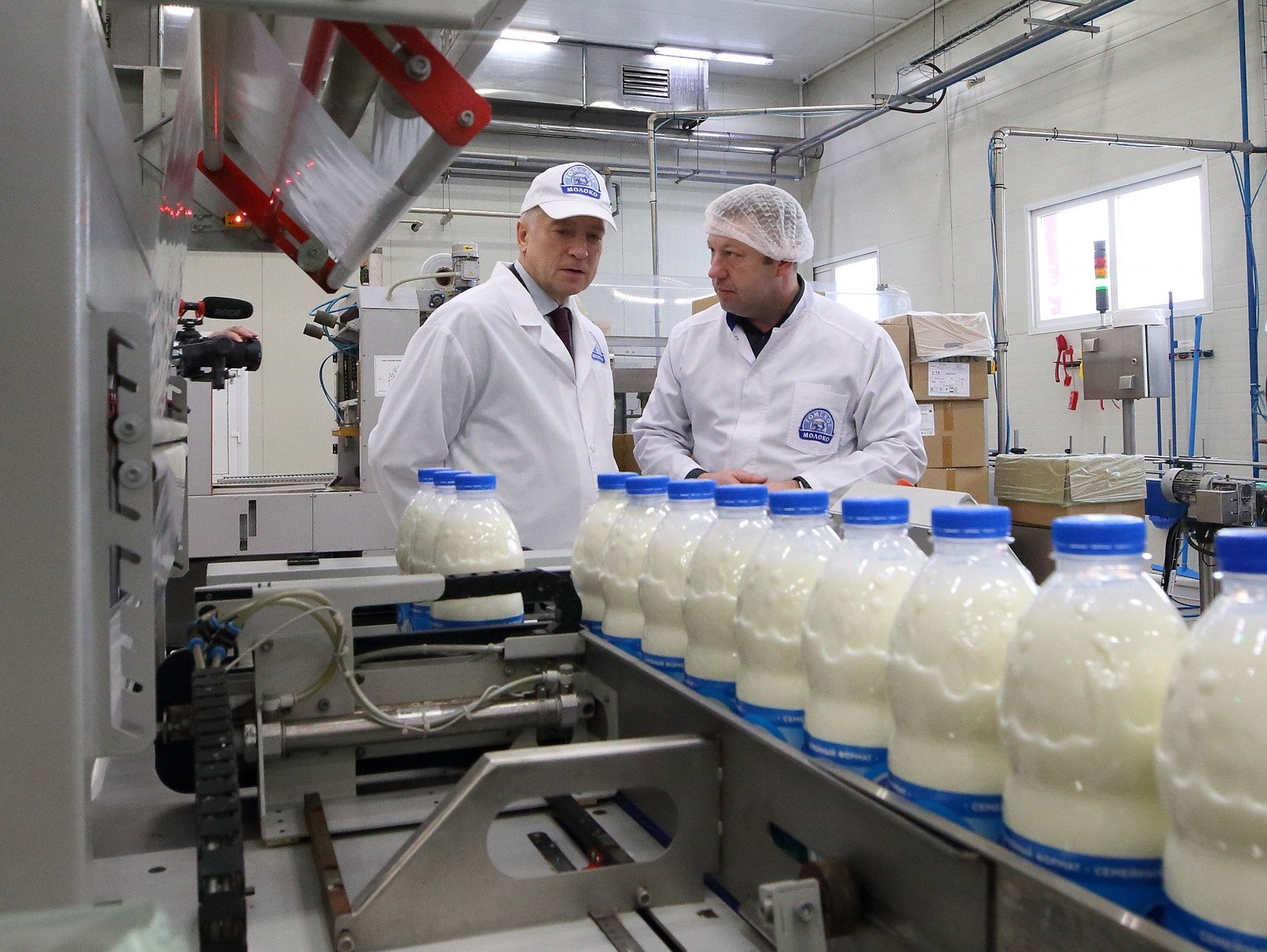Загрузить заводы на полную и выходить на новые рынки: губернатор оценил планы томских предприятий по переработке молока