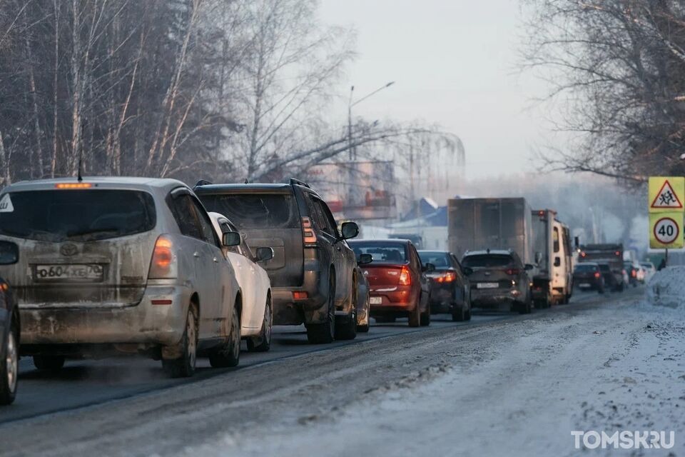 В Томске изменили режим работы светофора у Коммунального моста