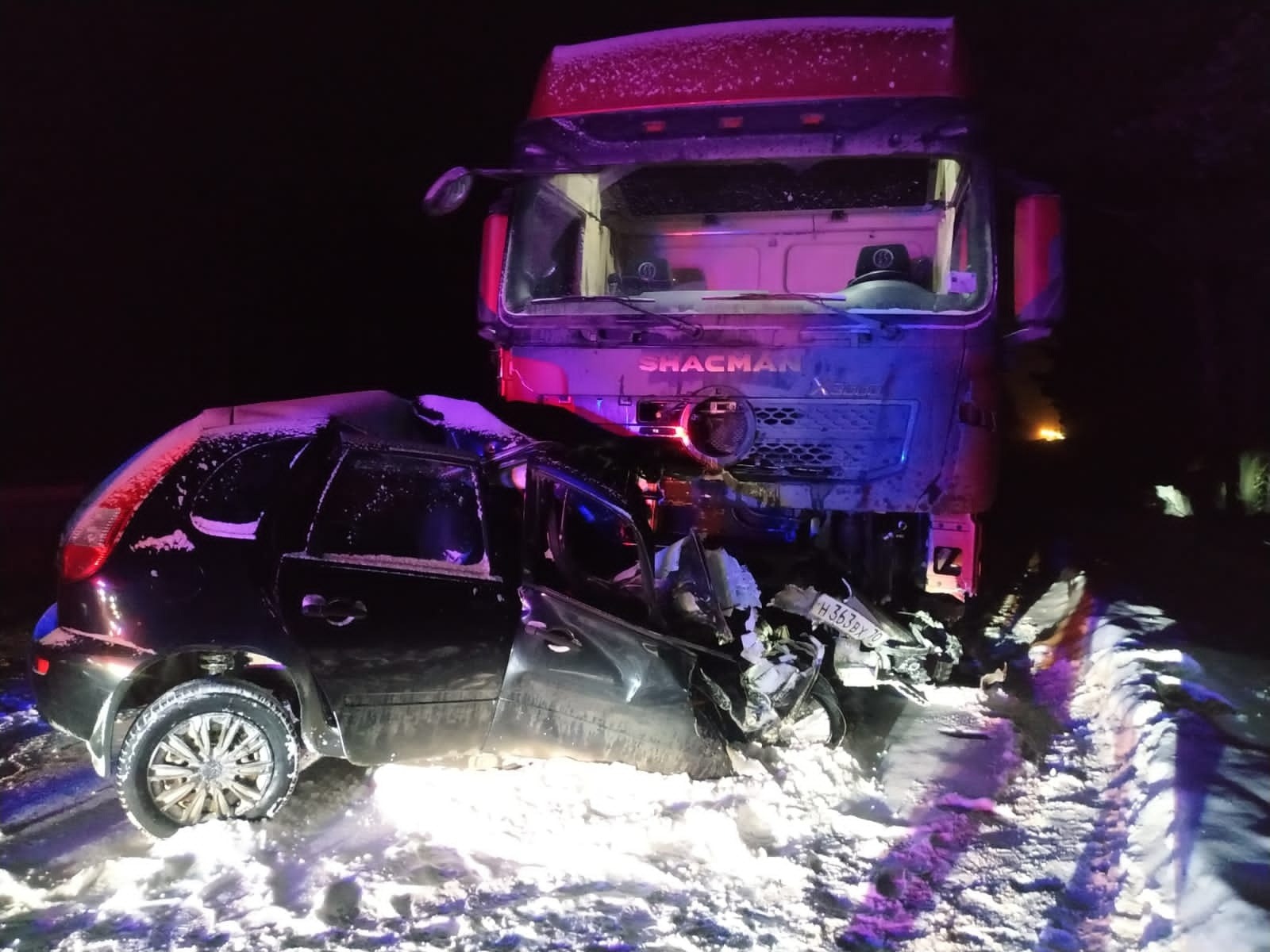 Водитель «Лады» погиб в аварии с грузовиком на трассе под Томском 