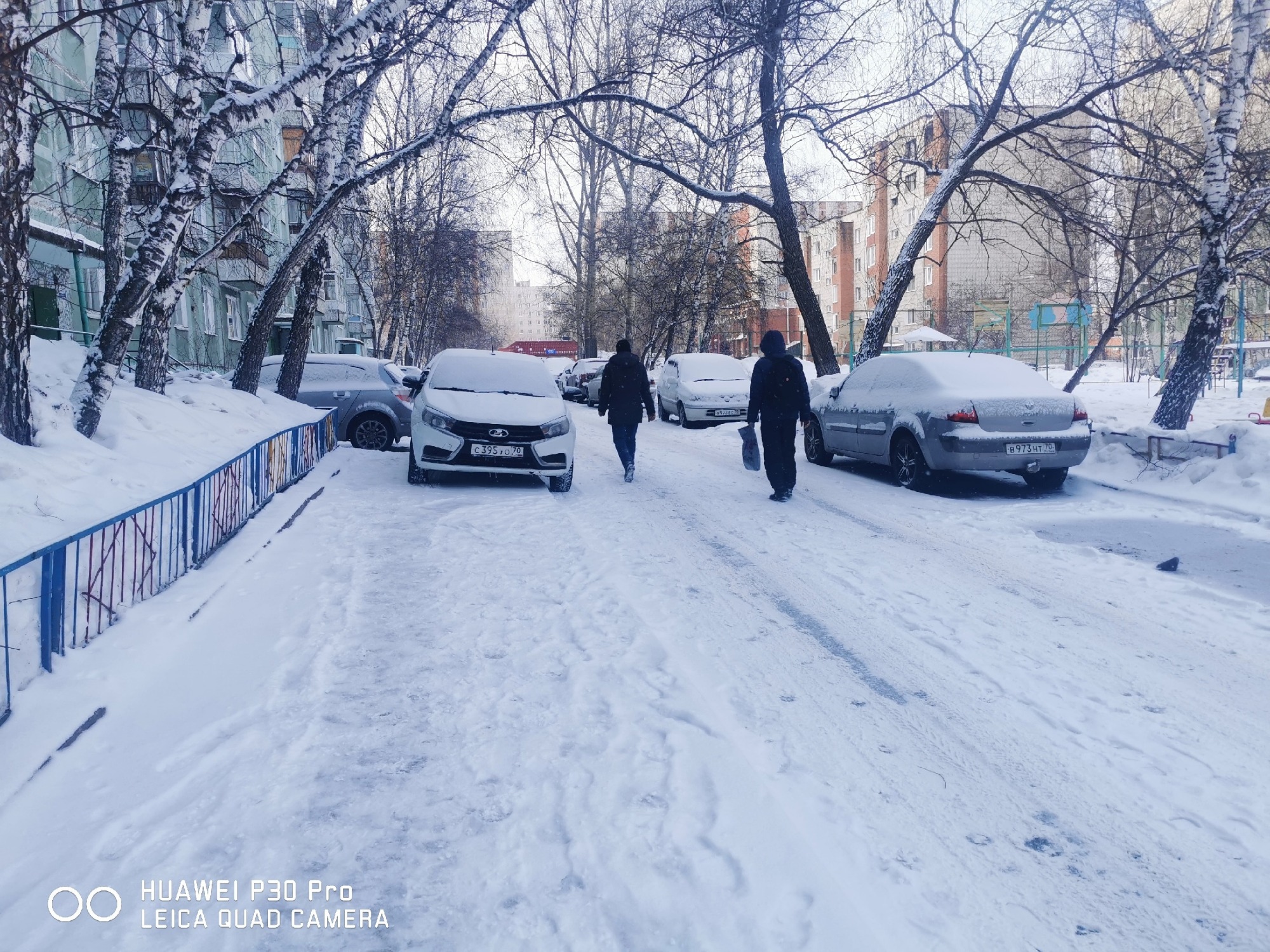 Мастера томской парковки: стоянка или снег