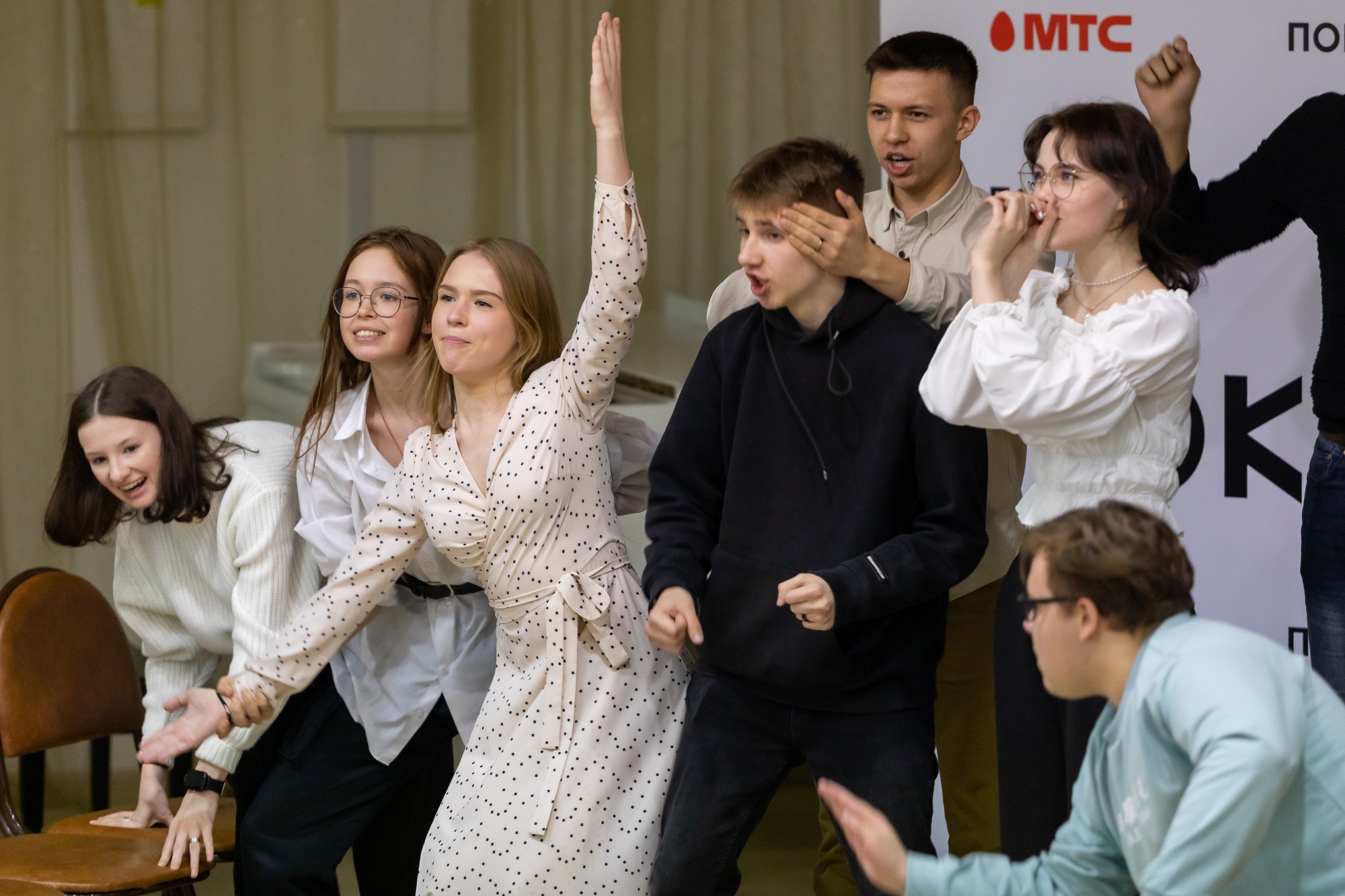 Две школьницы из Томска вошли в число лучших по итогам онлайн-консультаций в ГИТИС