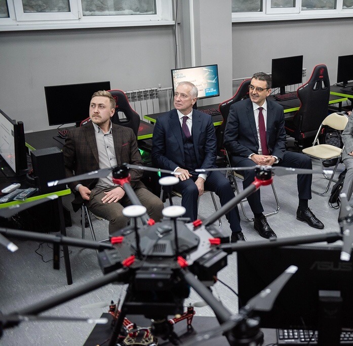 Томский губернатор поддержал инициативу Путина по обучению школьников управлению дронами
