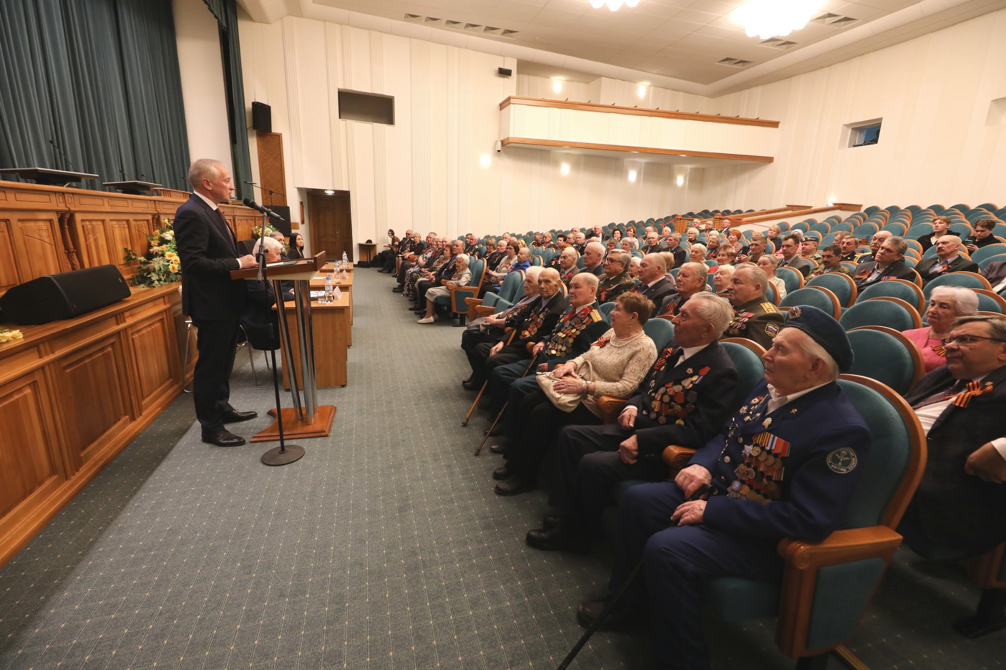 Гордость и благодарность: Владимир Мазур встретился с ветеранами Великой Отечественной войны и военной службы