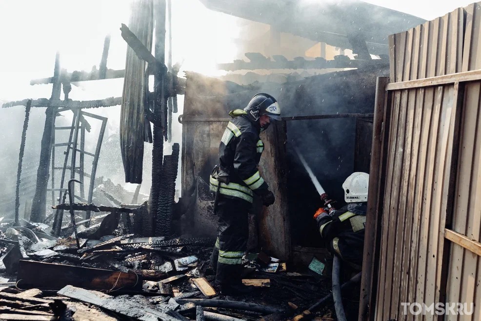 Четыре томских семьи из аварийного деревянного дома остались без жилья