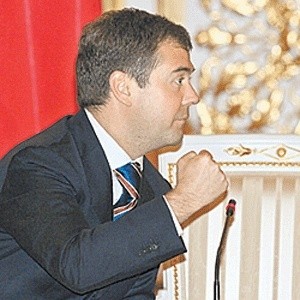 Президент России Дмитрий Медведев в ближайшее время внесет в Госдуму пакет законопроектов, нацеленный на борьбу со взяточничеством в экономической сфере.