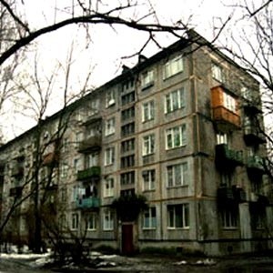 В октябре 2008 года на регулярном рынке жилья Москвы отмечено увеличение объема предложения и сохранение среднего уровня цен. Продолжают увеличиваться в цене кирпичные строения с большой кухней, а вот в категориях панельные хрущевки и панель с малой кухней &ndash; небольшое снижение.