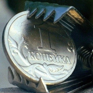Российский премьер Владимир Путин назвал правильной стратегию Центробанка по постепенной девальвации рубля.
