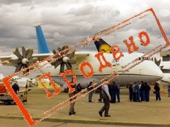 Контрольный пакет акций второго по величине авиаперевозчика в стране - компании "Международные авиалинии Украины" (МАУ) может быть продан правительством Украины.