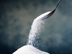 Цены на сахар на мировых товарно-сырьевых рынках удвоились с начала года, приблизившись к самой высокой отметке за 28 лет.