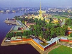 Каждый второй петербуржец положительно оценивает политику городских властей в области сохранения и реставрации историко-культурного и архитектурного наследия города (51%).